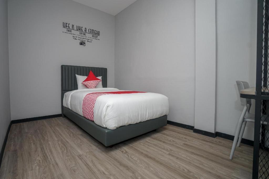 Oyo 568 Rajawali Homestay Palembang Ngoại thất bức ảnh