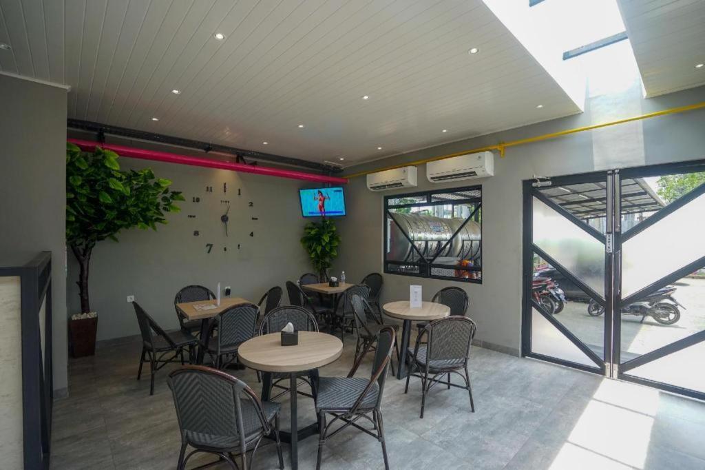 Oyo 568 Rajawali Homestay Palembang Ngoại thất bức ảnh