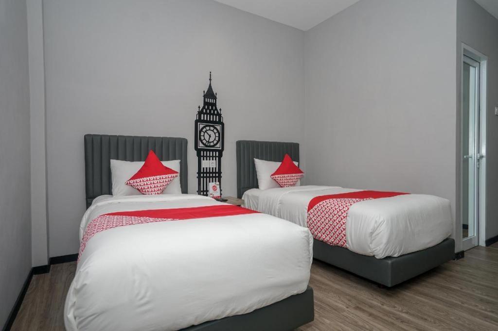 Oyo 568 Rajawali Homestay Palembang Ngoại thất bức ảnh