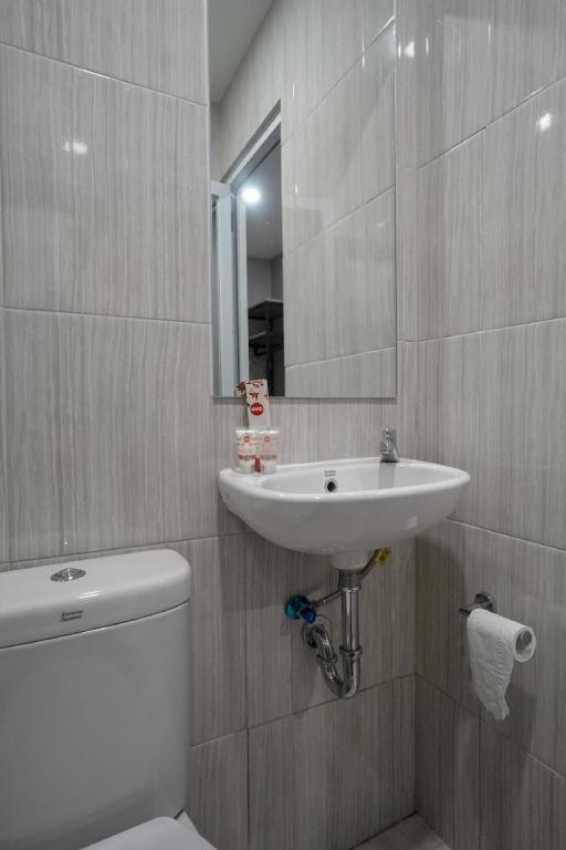 Oyo 568 Rajawali Homestay Palembang Ngoại thất bức ảnh